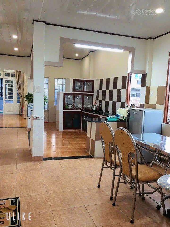 Nhà 2 mặt tiền  nở hậu đều  view thoáng đẹp  cách hồ xuân hương, chợ đà lạt chỉ 2,5km
