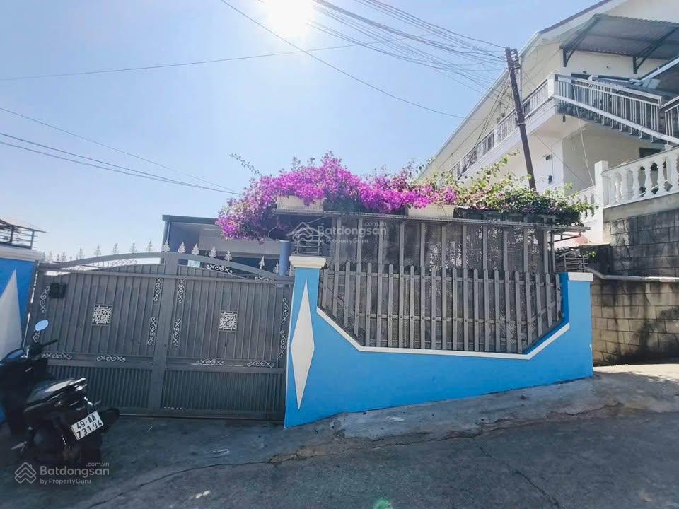 Nhà 2 mặt tiền  nở hậu đều  view thoáng đẹp  cách hồ xuân hương, chợ đà lạt chỉ 2,5km