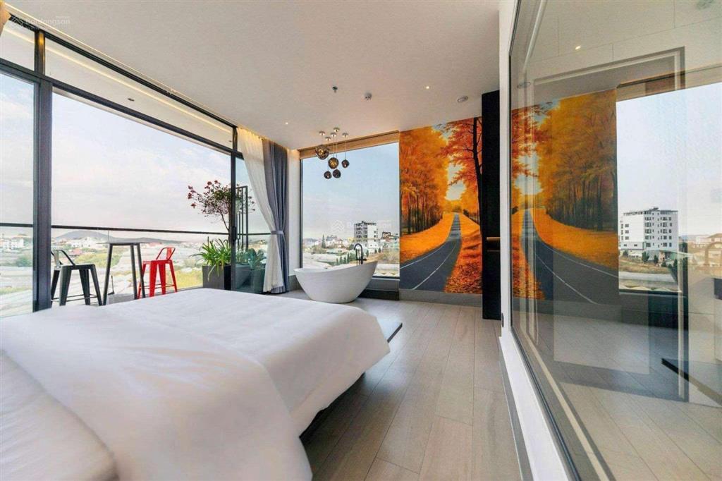 Khách sạn đang cho thuê 115tr/tháng  vừa ở vừa kinh doanh 6 tầng hoàn công view thoáng đẹp