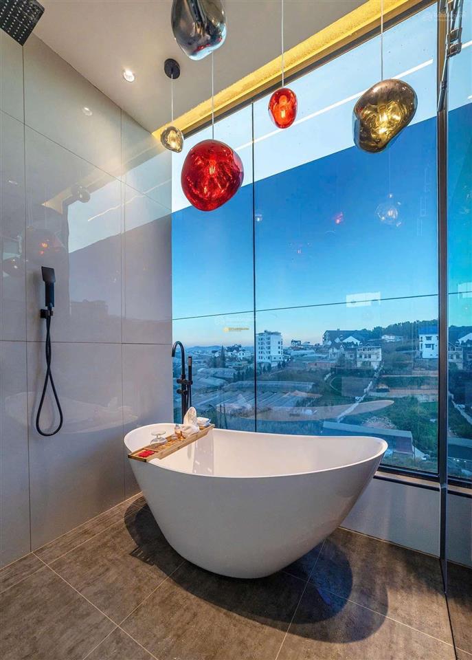 Khách sạn đang cho thuê 115tr/tháng  vừa ở vừa kinh doanh 6 tầng hoàn công view thoáng đẹp