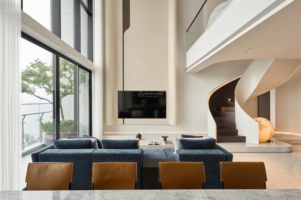 Cho thuê duplex 2 tầng, full nội thất cao cấp tòa heritage west lake view trực diện hồ tây