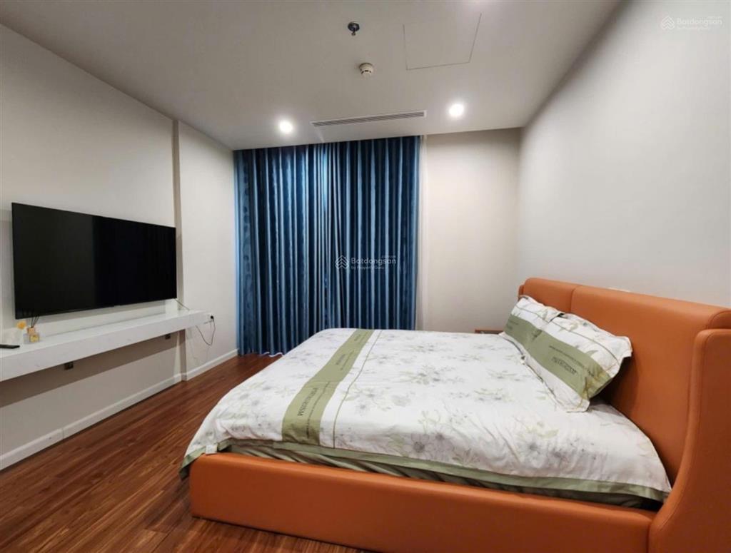 Tôi được uỷ quyền cho thuê căn hộ 3 ngủ full nội thất (gồm cả máy rửa bát), view công viên