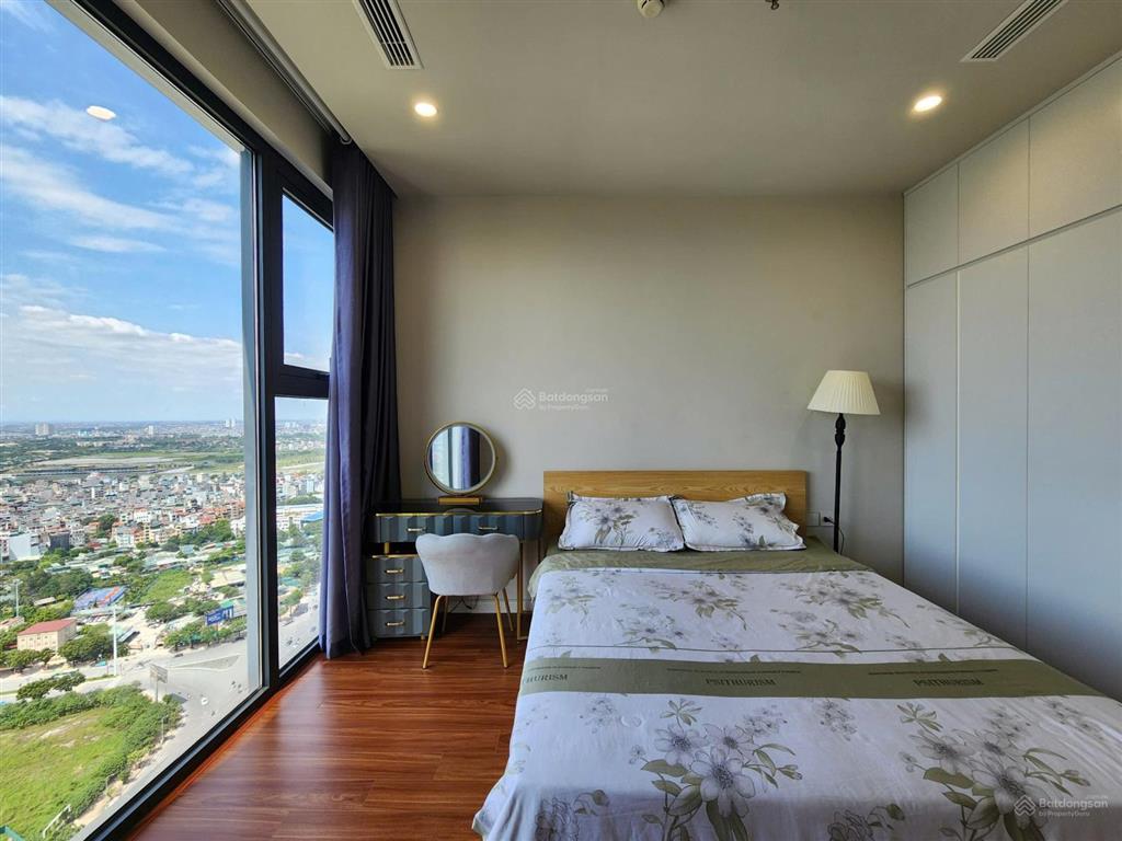 Tôi được uỷ quyền cho thuê căn hộ 3 ngủ full nội thất (gồm cả máy rửa bát), view công viên