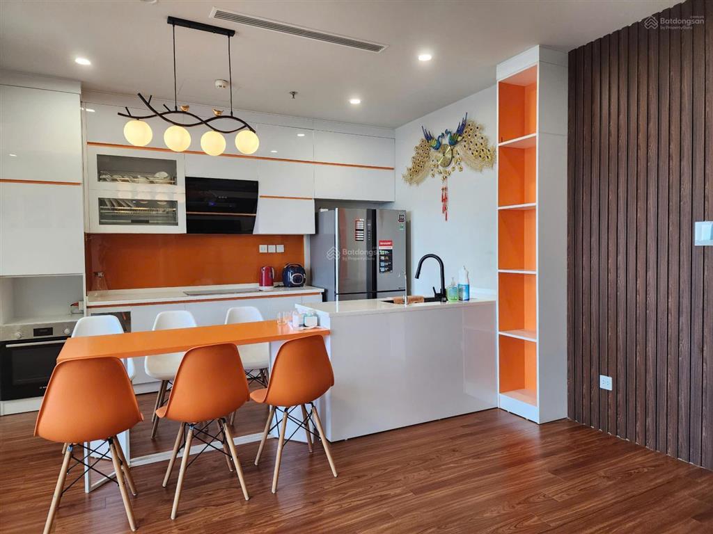 Tôi được uỷ quyền cho thuê căn hộ 3 ngủ full nội thất (gồm cả máy rửa bát), view công viên