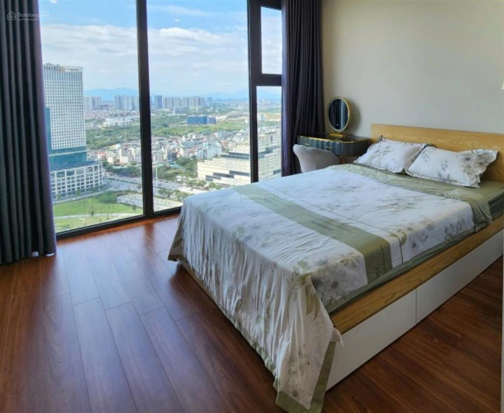 Tôi được uỷ quyền cho thuê căn hộ 3 ngủ full nội thất (gồm cả máy rửa bát), view công viên