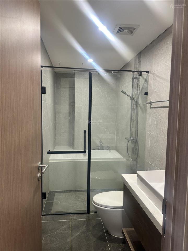 Chính chủ cho thuê 3 ngủ đồ cơ bản, vào luôn, sẵn slot ô tô, có xuất hóa đơn