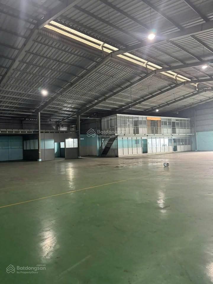 Cho thuê kho xưởng siêu vip 1.100m2 mặt tiền đường quốc lộ 1a, p. thới an, q12