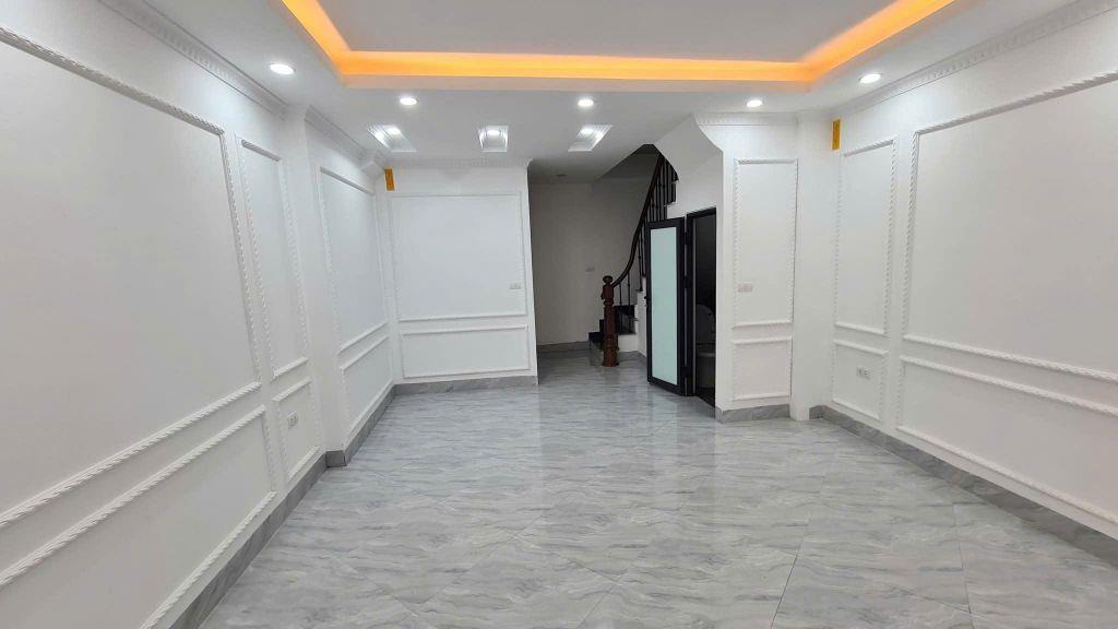   Chính chủ cho thuê nhà 40m*7 tầng, có thang máy ngõ 32 Phùng Khoang, gần ĐH Hà Nội giá 15tr