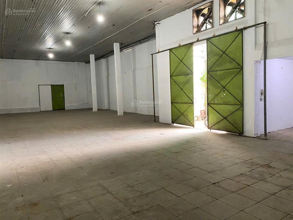 Ch0 thuê kho rẻ đường cont quận 11, dt 250m2 giá 27tr500, xe container đậu cửa