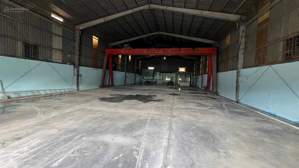 Cho thuê kho mới mặt tiền quốc lộ 1a, 650m² có sẵn cầu trục, sơn mới, nâng nền