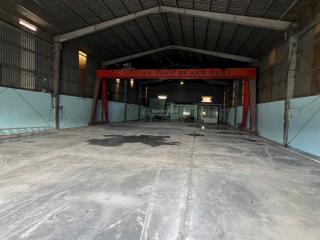 Cho thuê kho mới mặt tiền quốc lộ 1a, 650m² có sẵn cầu trục, sơn mới, nâng nền