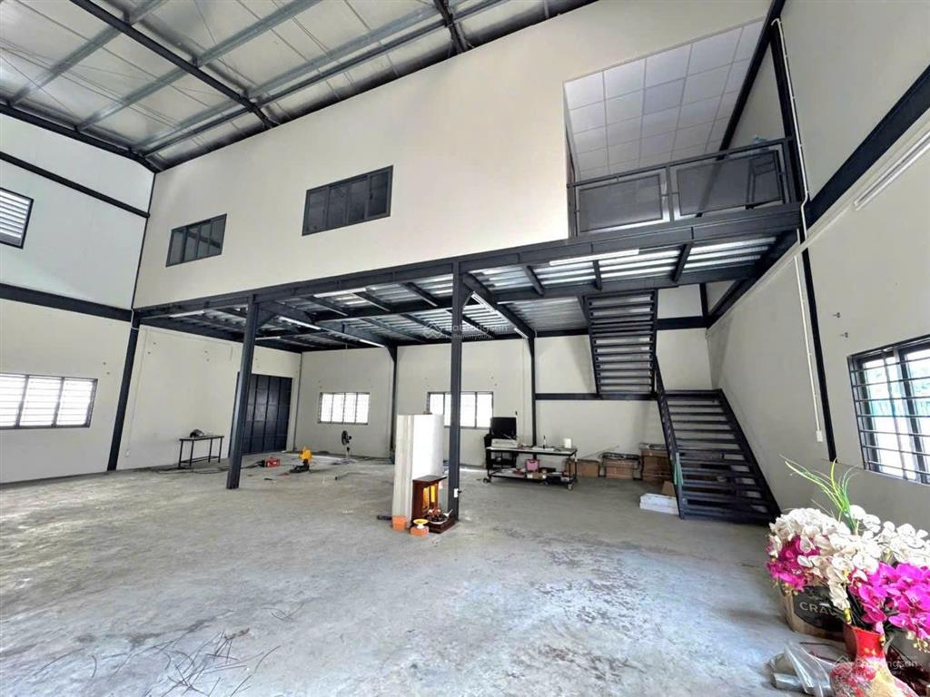 Cho thuê kho mới sát aeon bình tân. khuôn viên 323m2, có 3pn 3 máy lạnh, 2 wc