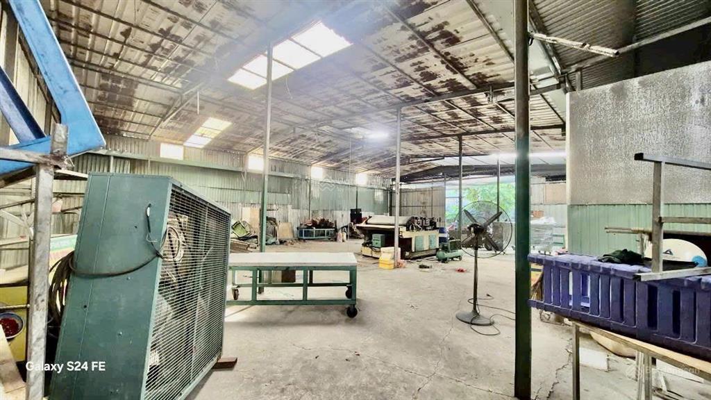 Cho thuê kho 500m2, đường tải 8 tấn có văn phòng bình tân
