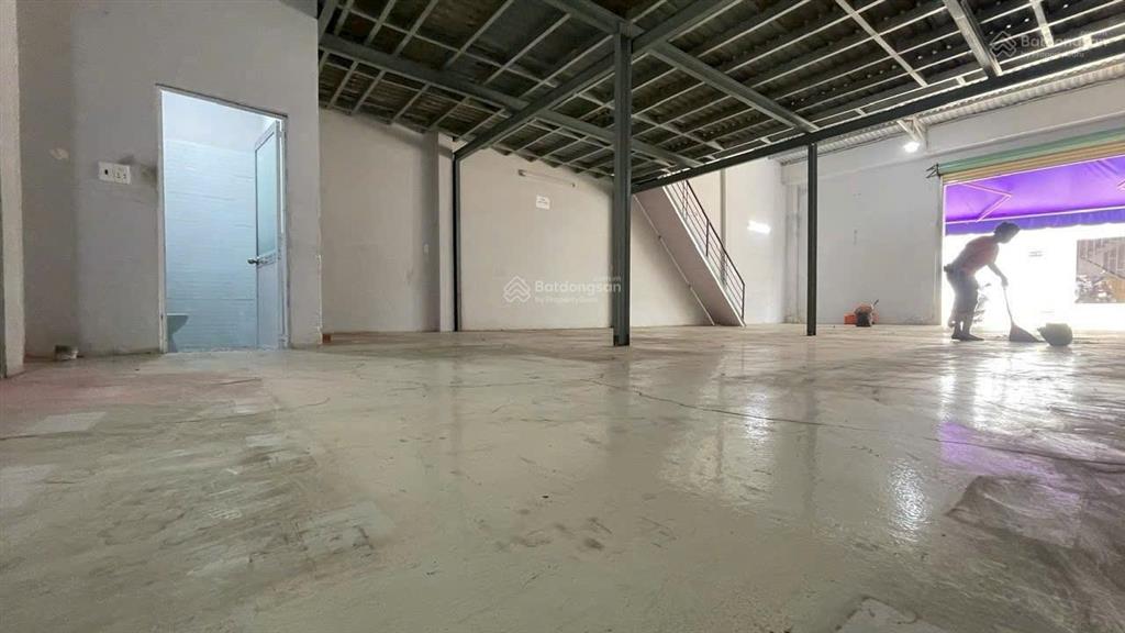 Cho thuê kho khu lý chiêu hoàng quận 6 dt 8*18 gác đúc sẵn 2 văn phòng