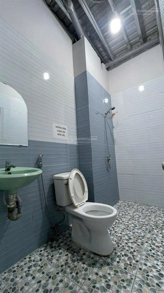 Cho thuê kho khu lý chiêu hoàng quận 6 dt 8*18 gác đúc sẵn 2 văn phòng