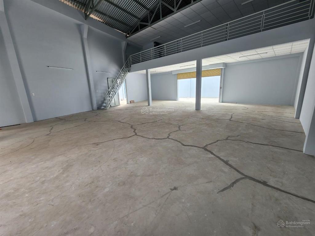 Cho thuê kho gần ngã 4 bốn xã, giáp tân phú 320m2 giá 25 triệu, kho đẹp, đường 8m