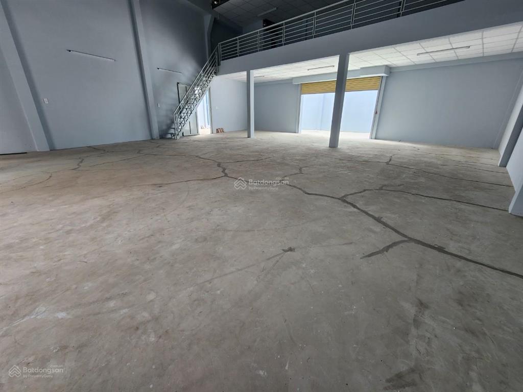 Cho thuê kho gần ngã 4 bốn xã, giáp tân phú 320m2 giá 25 triệu, kho đẹp, đường 8m