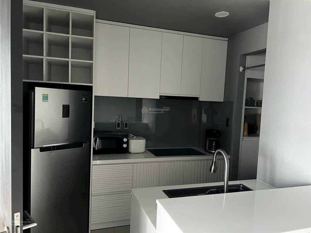 Cho thuê căn hộ the view 2pn, 2wc, 61m2, căn góc, giá 12 triệu  tầng cao