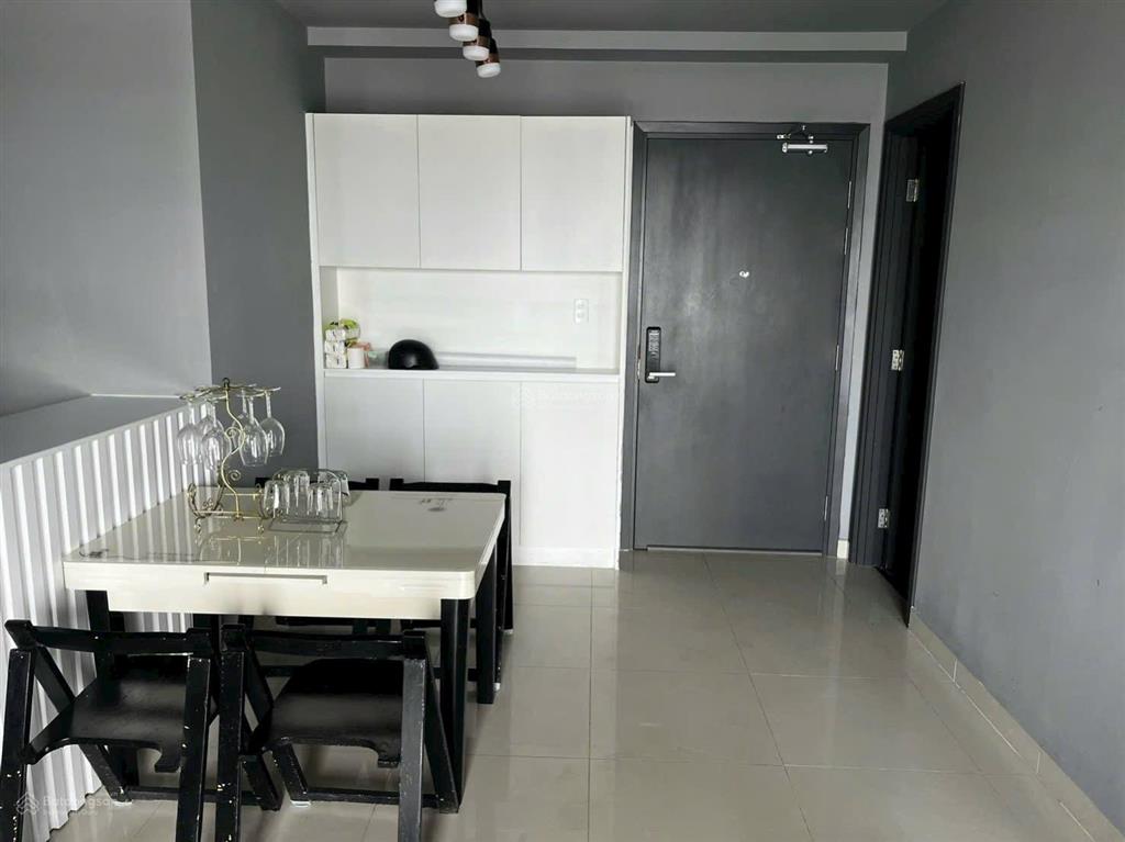 Cho thuê căn hộ the view 2pn, 2wc, 61m2, căn góc, giá 12 triệu  tầng cao