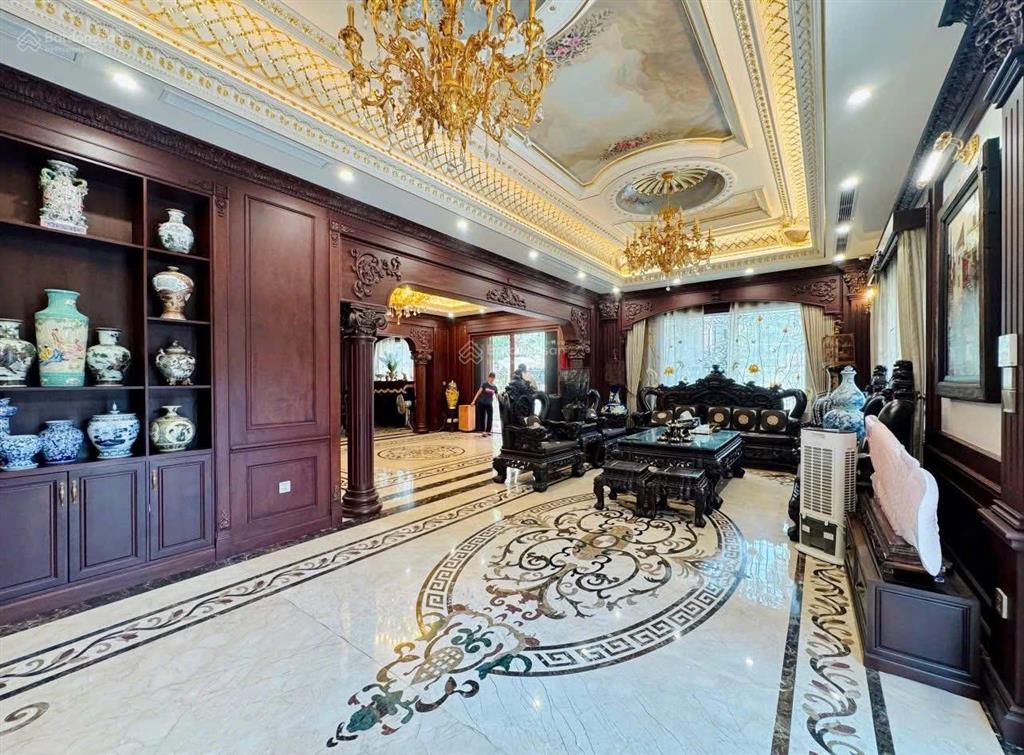 Bán căn liền kề kđt starlake 155m2, 6 tầng, giá 110 tỷ.