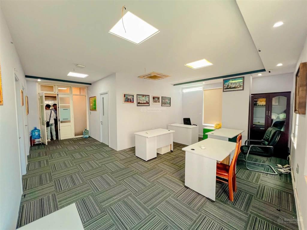Bán tòa nhà văn phòng phố phùng chí kiên  lô góc 9 tầng, 105m2, giá 56 tỷ.