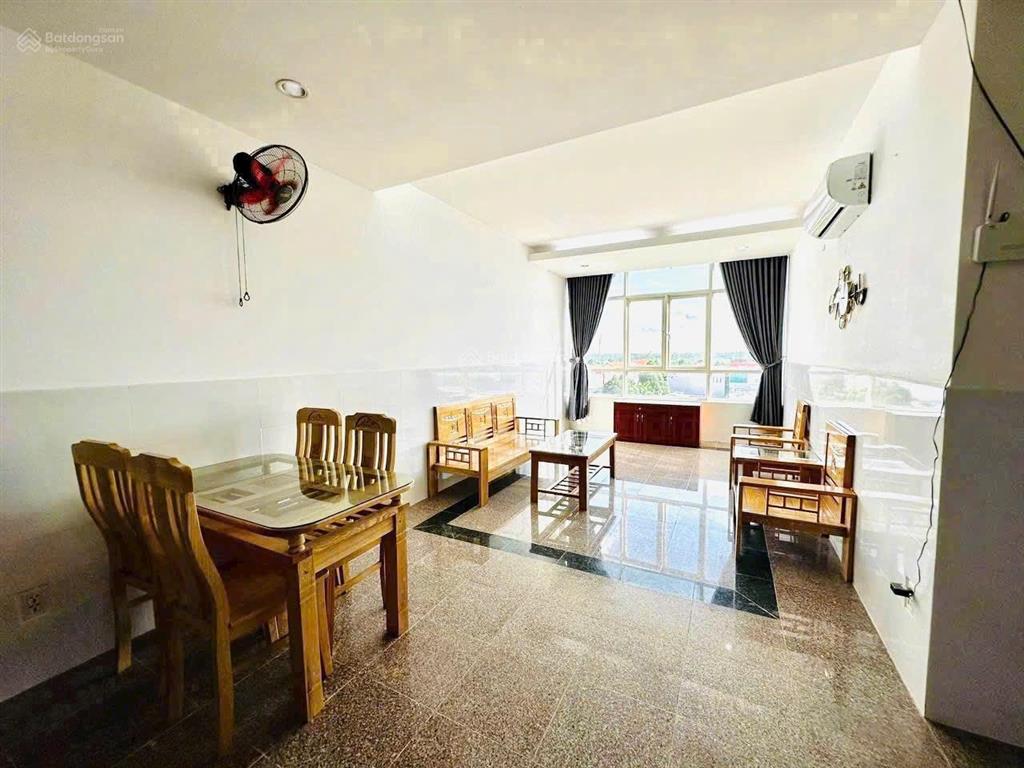 Bán căn hộ đẹp tây nguyên plaza, 2 phòng ngủ, nội thất, thang máy