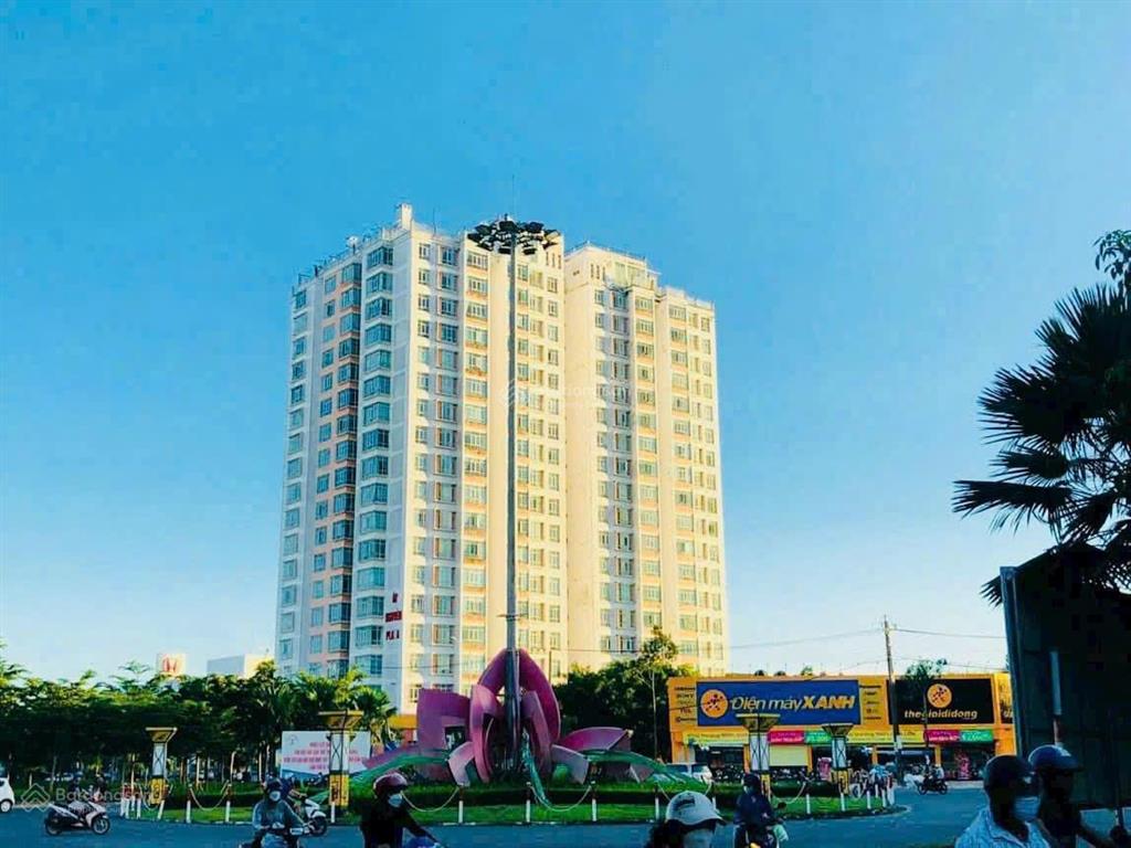 Bán căn hộ đẹp tây nguyên plaza, 2 phòng ngủ, nội thất, thang máy