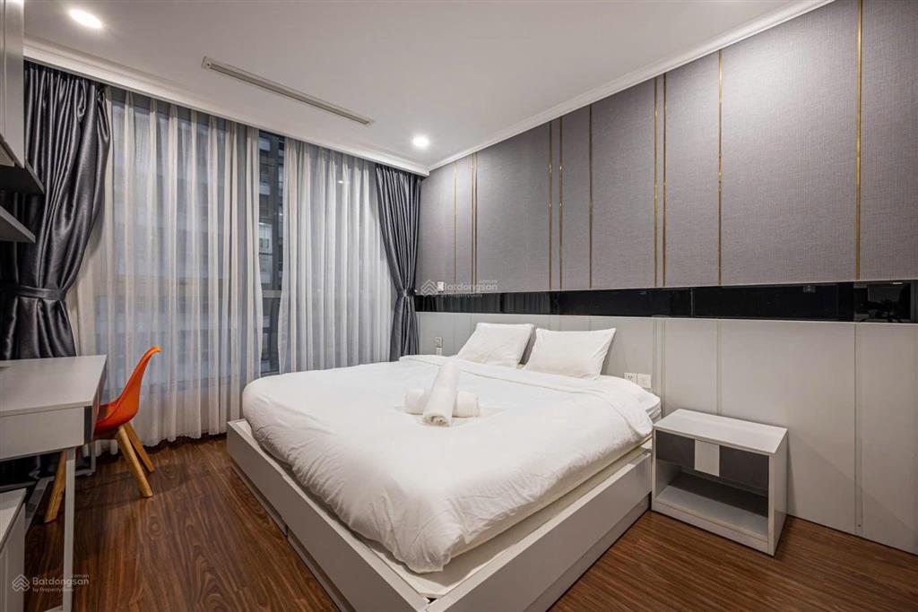 Ngộp ngân hàng cần bán gấp 2 phòng ngủ tòa landmark 6 vinhomes central park có sổ lâu dài giá tốt