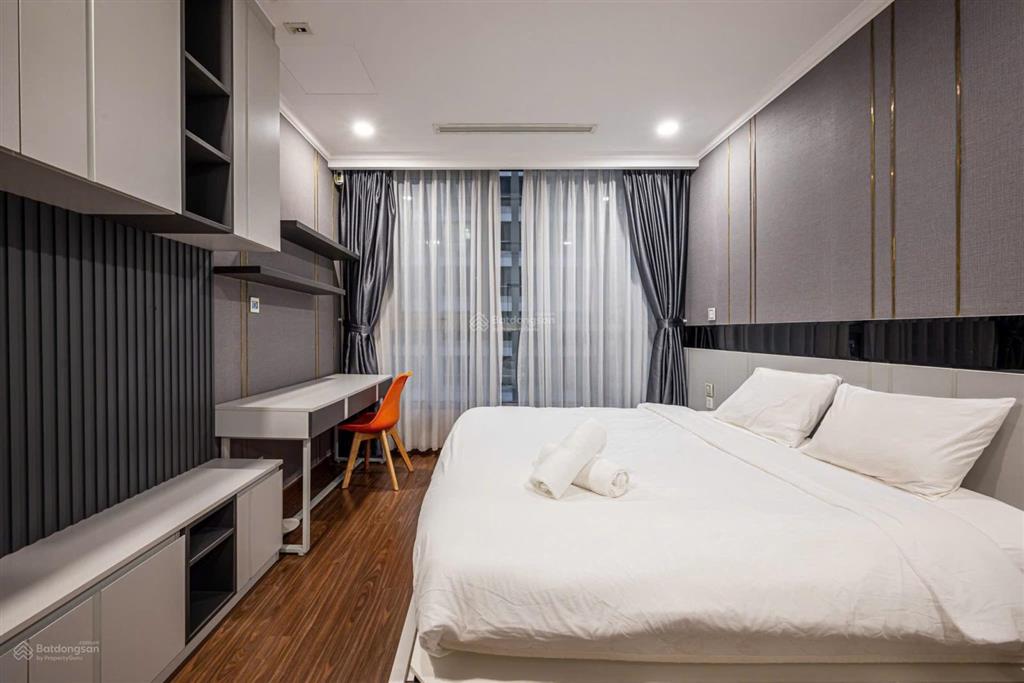Ngộp ngân hàng cần bán gấp 2 phòng ngủ tòa landmark 6 vinhomes central park có sổ lâu dài giá tốt