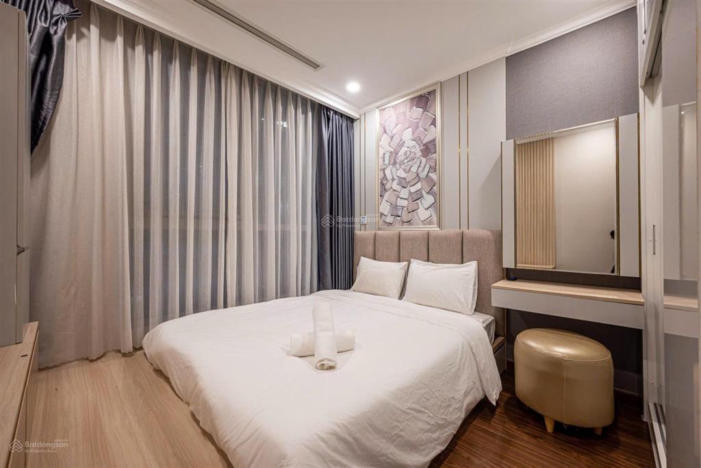 Ngộp ngân hàng cần bán gấp 2 phòng ngủ tòa landmark 6 vinhomes central park có sổ lâu dài giá tốt