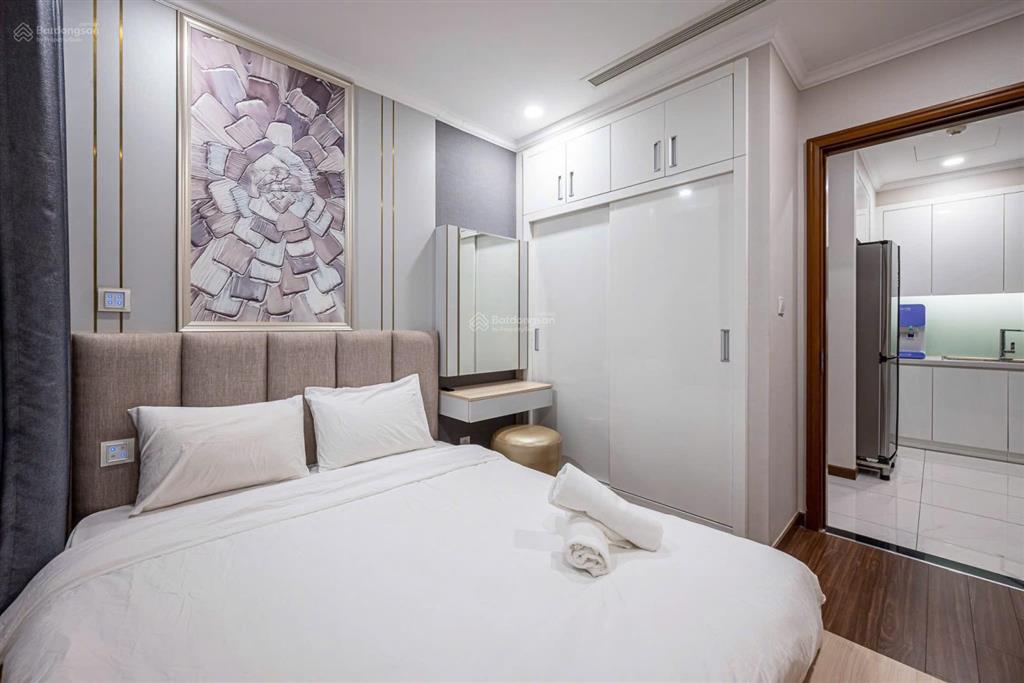 Ngộp ngân hàng cần bán gấp 2 phòng ngủ tòa landmark 6 vinhomes central park có sổ lâu dài giá tốt