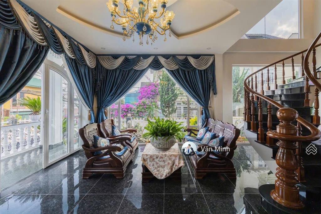 Villa cao cấp, mới xây, căn góc 2mt trung tâm đà lạt, ở nghỉ dưỡng kinh doanh đều hợp lý