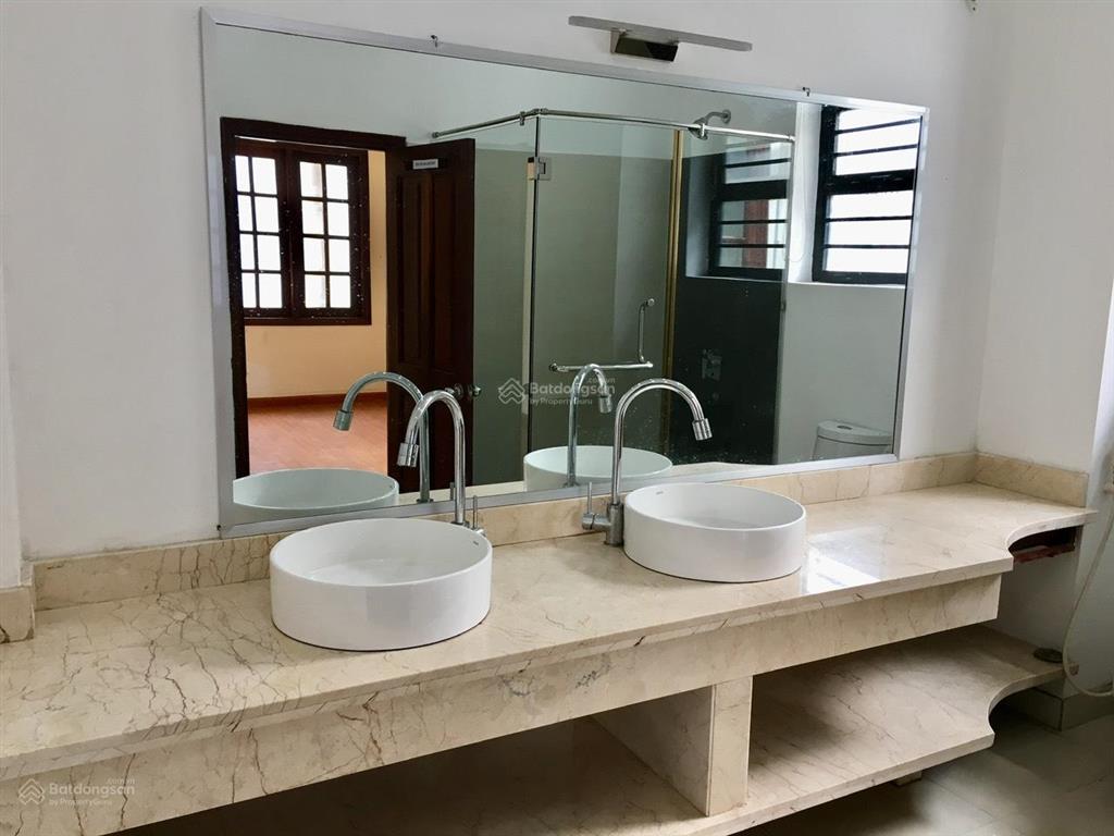 Chính chủ bán biệt thự ngay đường cửu long, tân bình. diện tích 7.2x20m, hầm 4 tầng giá 26.7 tỷ