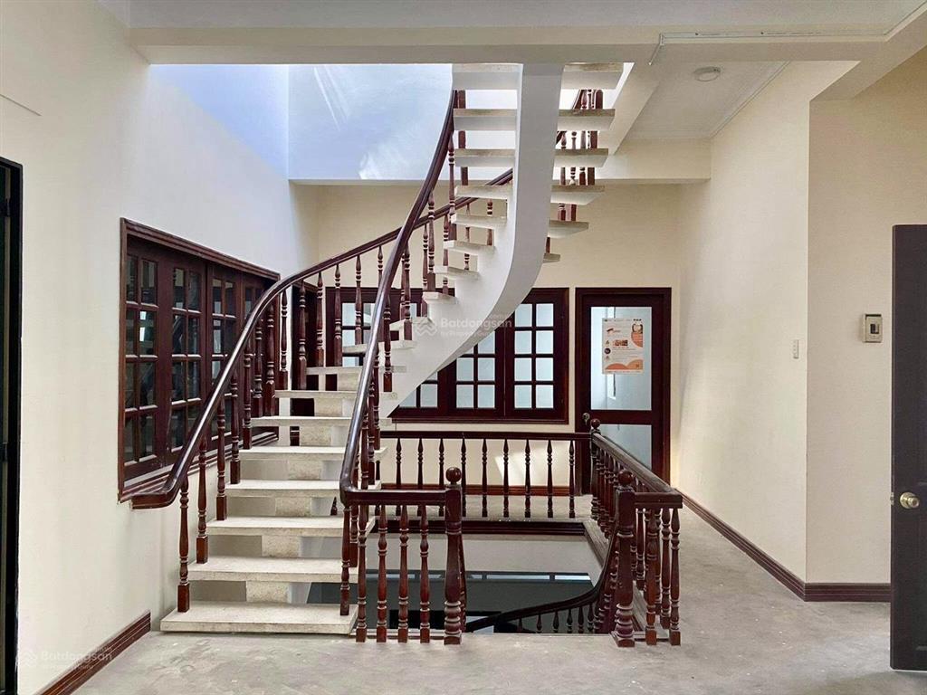 Chính chủ bán biệt thự ngay đường cửu long, tân bình. diện tích 7.2x20m, hầm 4 tầng giá 26.7 tỷ