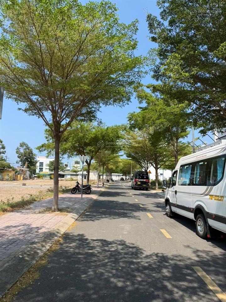 Hàng hiếm mipeco lô góc kinh doanh đối diện trục shophouse