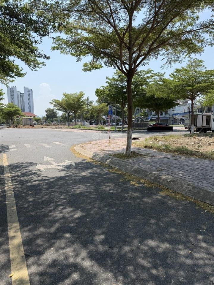 Bán cặp đất nền đường số 2  đối diện trung tâm thương mại kđt mipeco nha trang