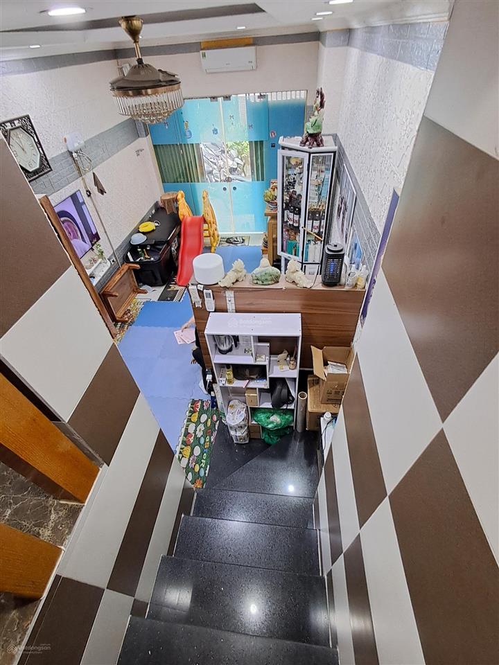 Bán căn tập thể tầng 1 kinh doanh, 60m2 phố hàng bún ba đình, 2n 1k 5.2 tỷ