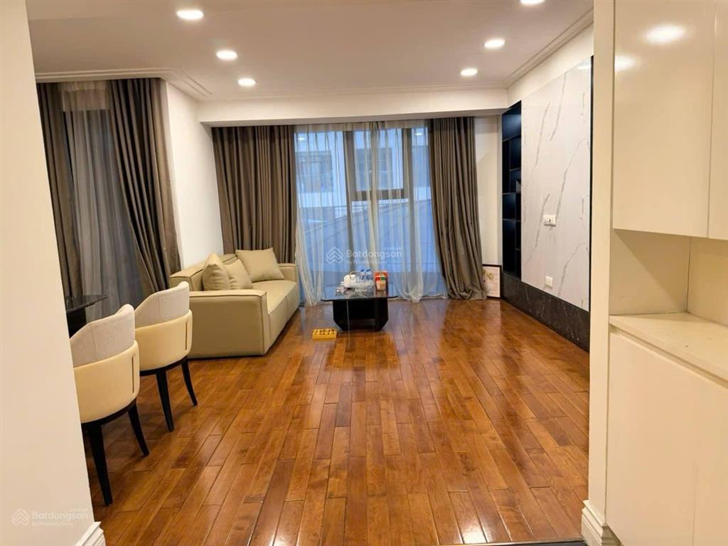 Tôi cần bán căn phân lô liễu giai, 76m2 mt5.6m 7t, thiết kế hiện đại ô tô vào nhà 29 tỷ