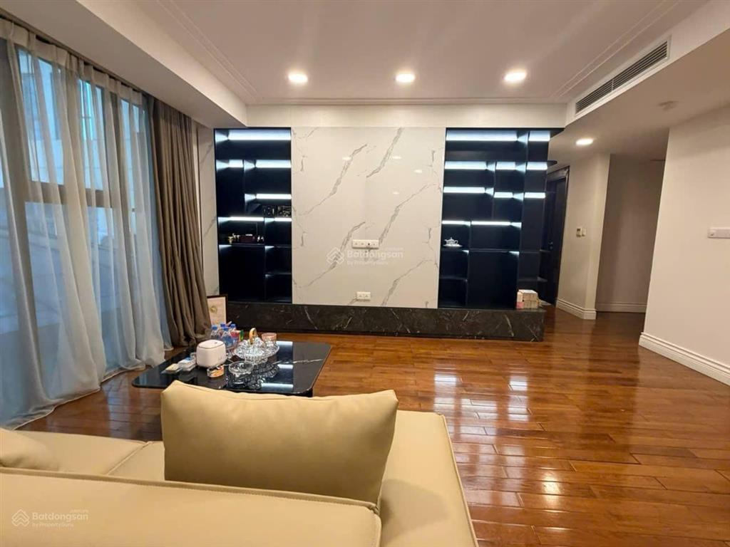 Tôi cần bán căn phân lô liễu giai, 76m2 mt5.6m 7t, thiết kế hiện đại ô tô vào nhà 29 tỷ