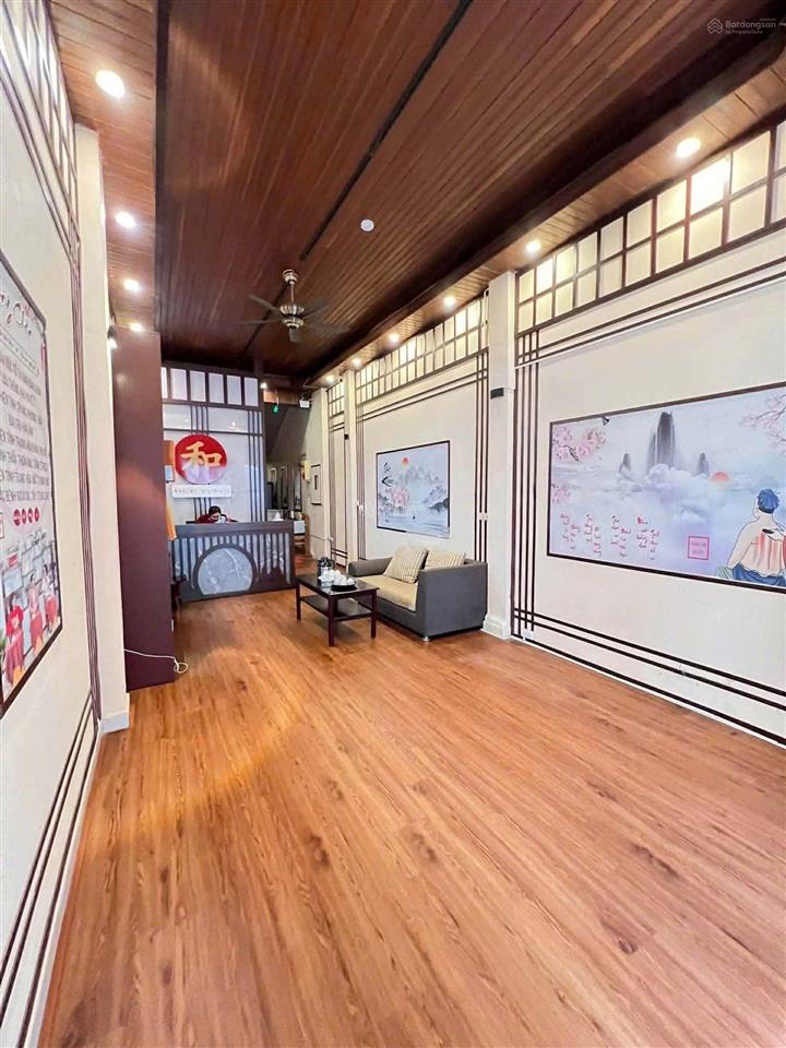 Cho thuê nhà 6t x 90m2 mặt phố triệu việt vương