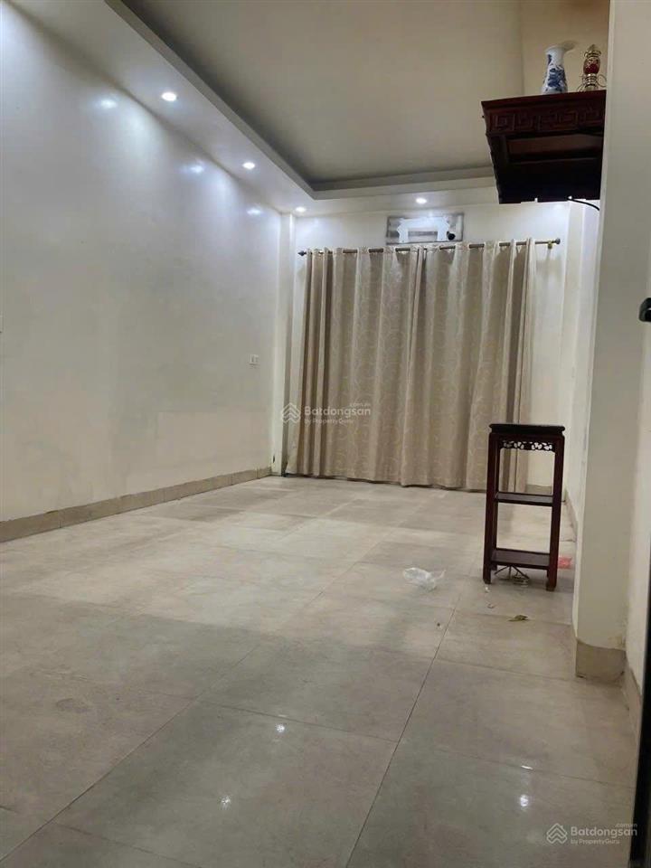 Cho thuê căn mặt phố thụy khuê, 50m2 mt 4.4m, giá 18tr/th
