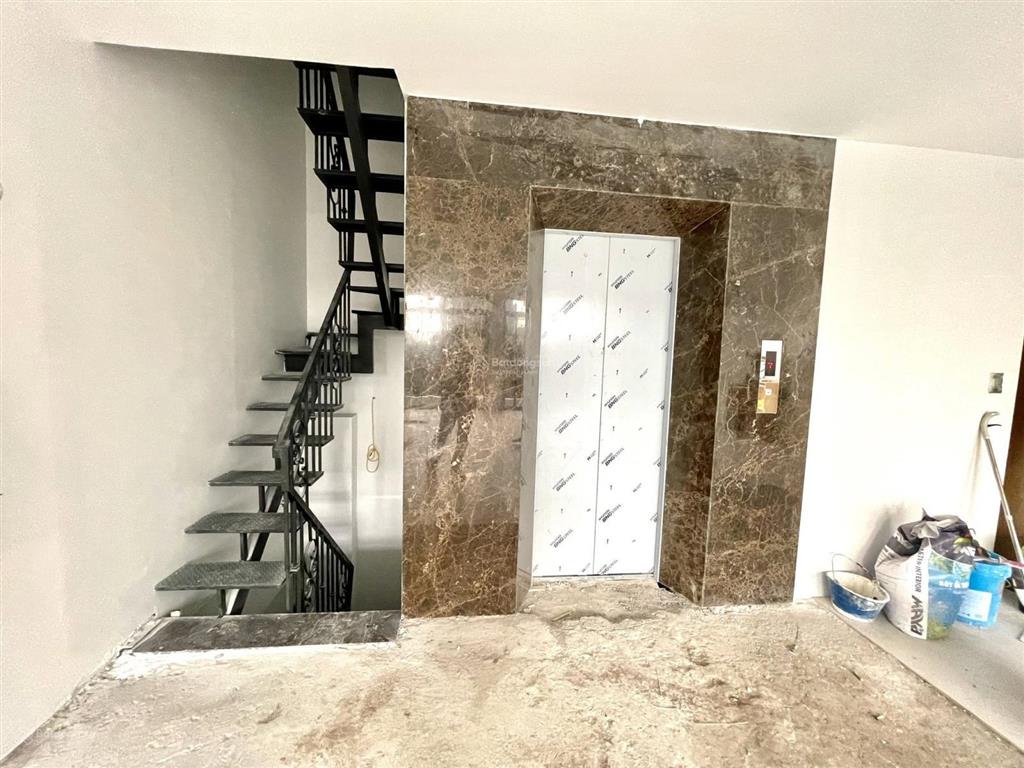 Bán nhà 7t ô tô thang máy, 260 đội cấn thông 19 liễu giai lô góc 21 tỷ