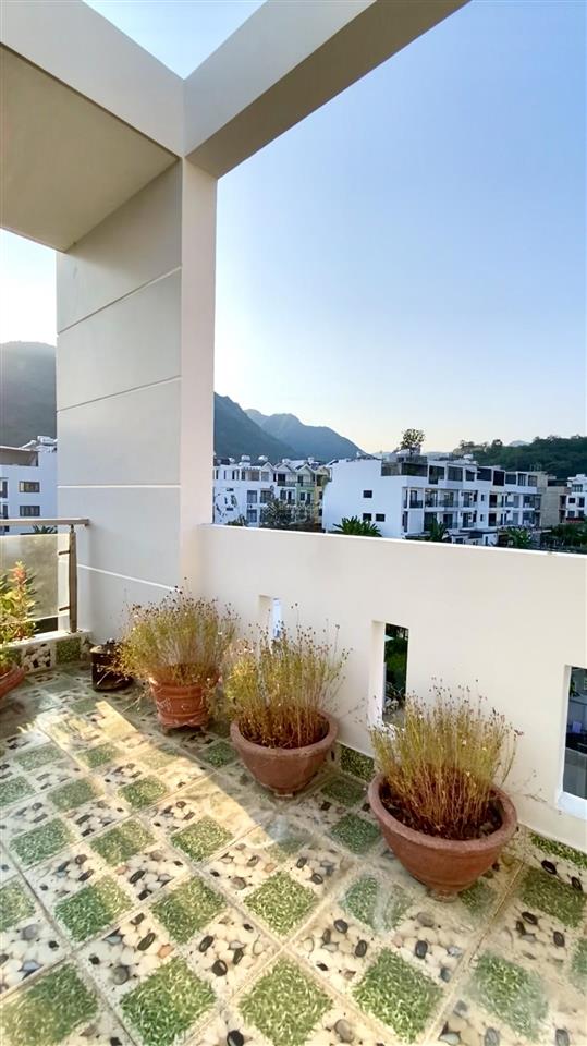 Nhà 3 tầng 2 mặt đường hẻm phạm văn đồng  tầng 3 view thấy biển, ôtô đậu cửa  xây kiên cố thoáng