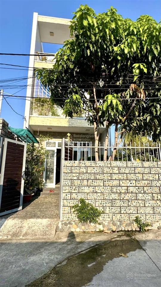 Nhà 3 tầng 2 mặt đường hẻm phạm văn đồng  tầng 3 view thấy biển, ôtô đậu cửa  xây kiên cố thoáng