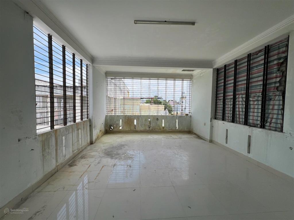 Bán nhà mặt tiền đường nguyễn suý, hòa cường  đối diện công viên, gần sân bay