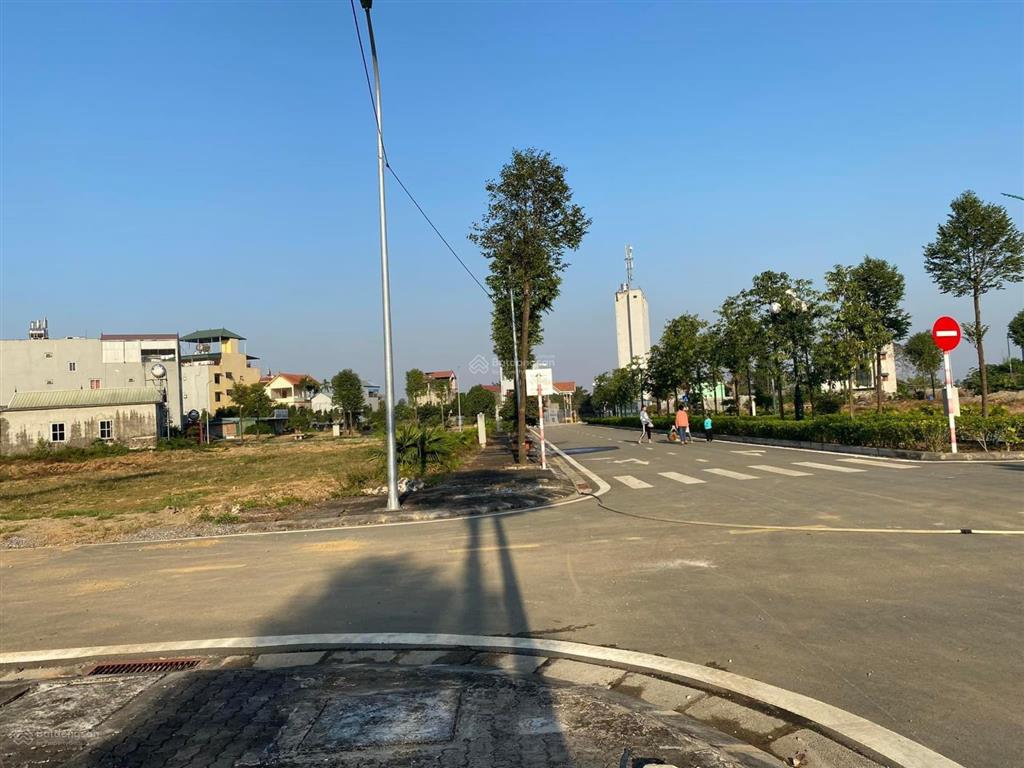 Tôi cần bán lô đất thuộc dự án spring town, giá 25 bao phí