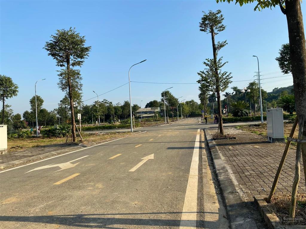 Tôi cần bán lô đất thuộc dự án spring town, giá 25 bao phí