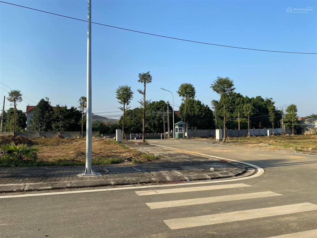 Tôi cần bán lô đất thuộc dự án spring town, giá 25 bao phí