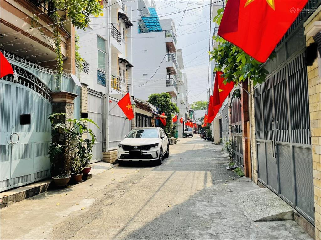 Cần bán nhà đất thổ cư hẻm xe tải, 141m2, không quy hoạch.