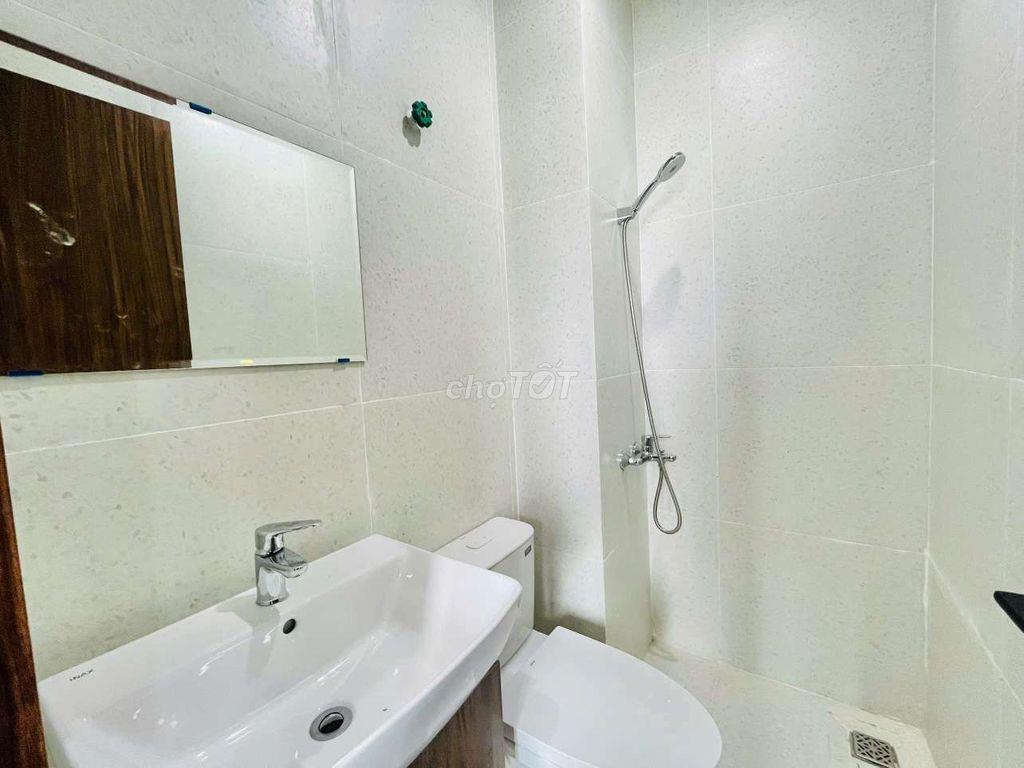 CĂN HỘ KHU ĐÔ THỊ FPT, MÁY GIẶT RIÊNG, BAN CÔNG LỚN